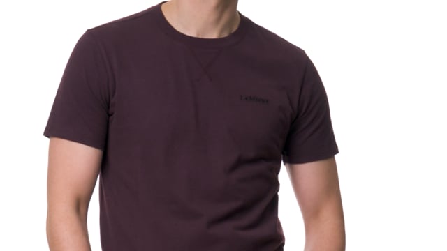 IT07408_studio_menstshirt_damson
