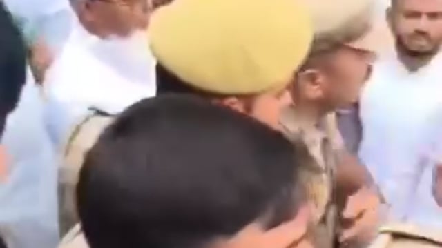 ▶️.....पब्लिक जमीन पर नमाज नहीं होगी..अगर हिम्मत हो तो नमाज करके देख लो..मैनपुरी SHO भाटी जी