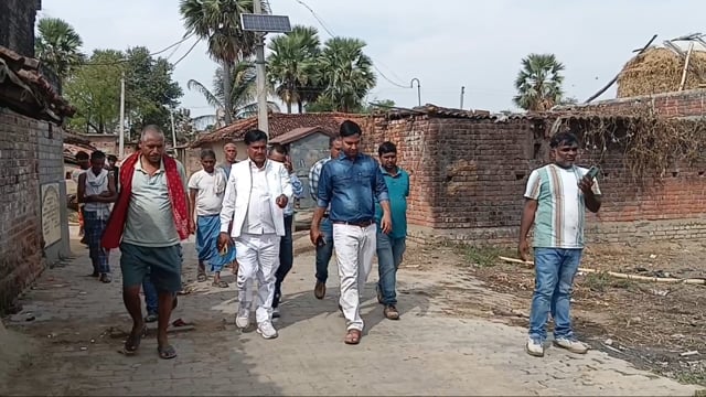 वीडियो व पीएचडी की टीम ने मोहनपुर गांव का किया दौरा दो दिनों में पेयजल आपूर्ति बहाल होने का आश्वासन