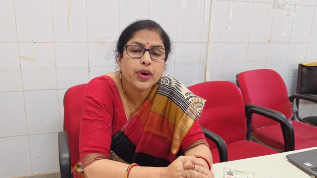 सर्वाइकल कैंसर को लेकर जानकारी देती हुई रेफरल अस्पताल प्रभारी डॉक्टर दीप्ति सिन्हा