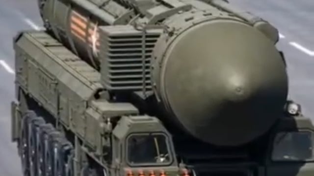 ▶️.....क्या कुछ हथियार युद्ध क़ो रोक देते है...?*
जी हाँ कुछ हथियार इतने घातक होते है, की उनके उपयोग से होने वाले नुकसान के डर से कभी कभी युद्ध भी रुक जाते है...
जैसा की अभी अमेरिका ने पांच दिनों के लिये युद्ध क़ो रोक दिया है...?