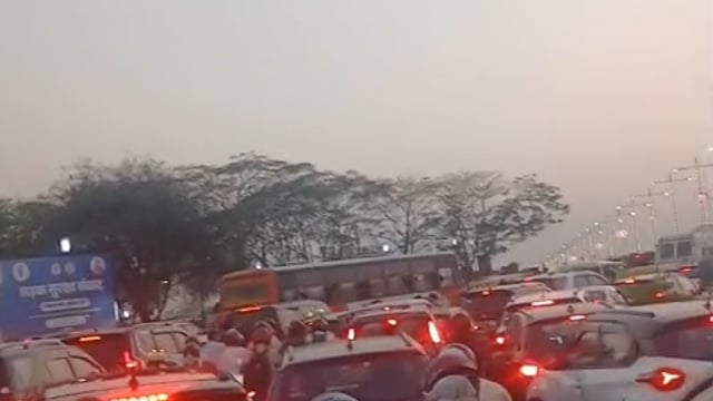 ▶️......ब्रेकिंग लखनऊ*
जाम के झाम में फसी राजधानी 
सड़क सुरक्षा के दावे निकले हवा हवाई 1090 चौराहे पर भयंकर जाम* 
सुरक्षा के दावे करने वाली पुलिस जाम छुड़ाने में दिखी नदारत*