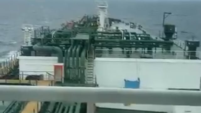 राहत: होर्मुज जलडमरूमध्य पार कर भारत की ओर बढ़े एलपीजी जहाज
‘जग वसंत’ और ‘पाइन गैस’ नाम के एलपीजी जहाज सुरक्षित रूप से होर्मुज जलडमरूमध्य जैसे संवेदनशील मार्ग को पार कर चुके हैं
करीब 92,612.59 मीट्रिक टन गैस लेकर चल रहे इन जहाजों पर 60 भारतीय नाविक सवार हैं
दोनों जहाज 26 से 28 मार्च के बीच भारत पहुंचने की संभावना है