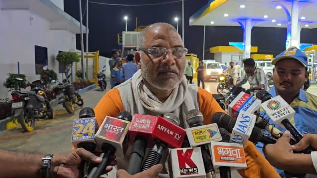 डुमरियागंज में पेट्रोल संकट से हाहाकार, लंबी कतारों में जूझ रही जनता