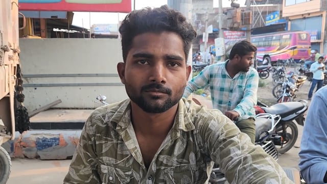 डुमरियागंज में पेट्रोल संकट से हाहाकार, लंबी कतारों में जूझ रही जनता