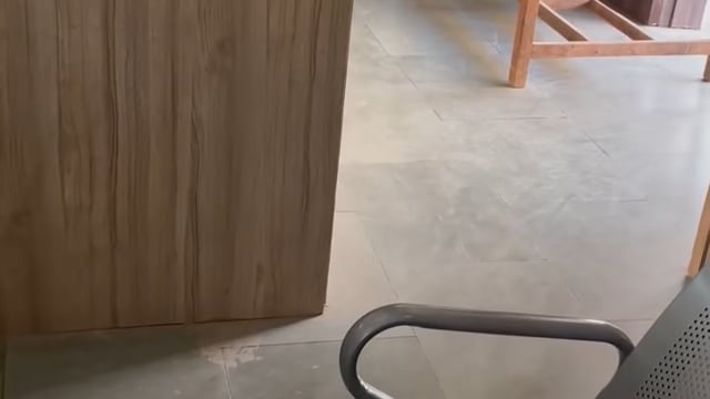 दुय्यम निबंधक अधिकारी विना नियुक्तीचा 
 आटपाडी येथील प्रकार 
 कार्यालयीन वेळेत मावा गुटखा तोंडात