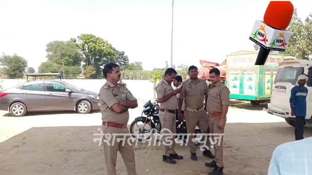 अंबेडकर नगर..
सम्मनपुर थाना प्रभारी दिनेश सिंह क्षेत्र में आने वाले पेट्रोल टंकीयो पर निरीक्षण करने के लिए पहुंचे,गैलन लेकर लोग तेल लेने के लिए कर रहे इंतजार कई टंकीयो पर तेल खत्म।