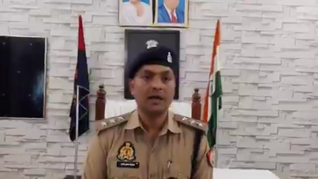 ▶️......थाना कोतवाली क्षेत्रांतर्गत दिनांक 24.03.2026 को शाम करीब 07.00 बजे सिलगन गेट के पास  सौरभ यादव पुत्र खलक सिंह यादव उम्र करीब 42 वर्ष निवासी नैनवारा थाना जखौरा जनपद ललितपुर द्वारा सूचना दी गयी कि उसके साथ 02 लोगो द्वारा मारपीट कर 1.5 लाख रुपये ले लिये है ।