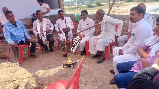  जनपदगोवर्धनविधानसभा83 ऊंचागांव हरिओममुखियाजीके गृहप्रवेशपर समाजवादी पार्टी के वरिष्ठ नेता महेश चंद शर्मा पहुंचे