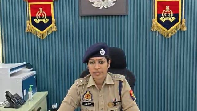 ▶️.....मिशन शक्ति फेज-5 (द्वितीय चरण)” के अंतर्गत महिला सशक्तिकरण हेतु विशेष जागरूकता अभियान कार्यक्रम के अंतर्गत विशाल वाहन रैली को हरी झंडी दिखा कर रवाना करनें के सम्बन्ध में पुलिस अधीक्षक सुलतानपुर श्रीमती चारू निगम की बाइटः-*