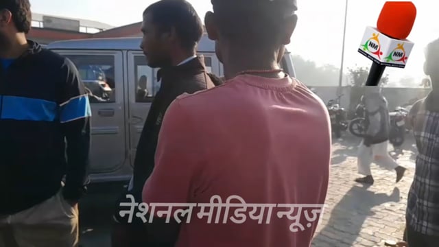 अंबेडकर नगर न्योरी में स्थित पेट्रोल पंप का यह दृश्य सुबह-सुबह पेट्रोल डीजल के लिए लगी लंबी कतारें बड़े-बड़े गैलन लेकर अपनी बारी का इंतजार करते दिखे लोग।