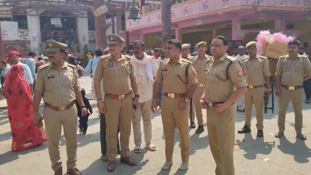 गाजीपुर sp डॉ0 इरज राजा ने नवरात्रि के अवसर पर  ग़हमर स्थित कामाख्या मंदिर पर दर्शन पूजन कर लिया जायजा 