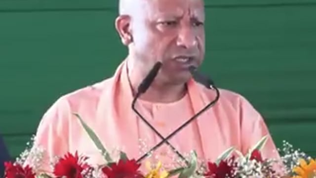 🆕..... लखनऊ ब्रेकिंग....
वॉर से पहले किसी के घर में LPG सिलेंडर 1 महीने तक चलता था, तो आज वो 5वें दिन ही सिलेंडर लेने क्यों पहुंच रहा है?
अरे जब नंबर आए, उसके 5 दिन पहले रजिस्ट्रेशन करवा दो, घर तक सिलेंडर पहुंच जाएगा. लाइन लगाने की जरूरत नहीं है
डीजल पेट्रोल की जब जरूरत हो तब लीजिये, स्टॉक करने की और अनावश्यक लाइन में लगने की जरूरत नही है
अगर अफवाह में पड़ते हैं, तो राष्ट्रभक्ति पर संदेह होगा...योगी आदित्यनाथ