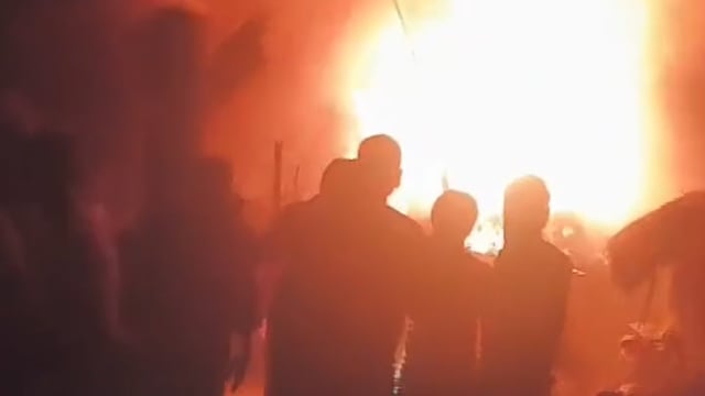 “रात के अंधेरे में कहर बनकर टूटी आग, परिवार हुआ बेघर”