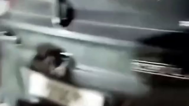 पापा 'विधायक' जी के फास्ट फ्रेंड हैं…

और बेटा जी देहरादून की सड़क पर हूटर बजाकर भोकाल काट रहे थे! 

उत्तराखंड पुलिस ने चेकिंग में पकड़ा…

अब गाड़ी भी गई और भोकाल भी! 👮‍♂️

#UttarakhandPolice