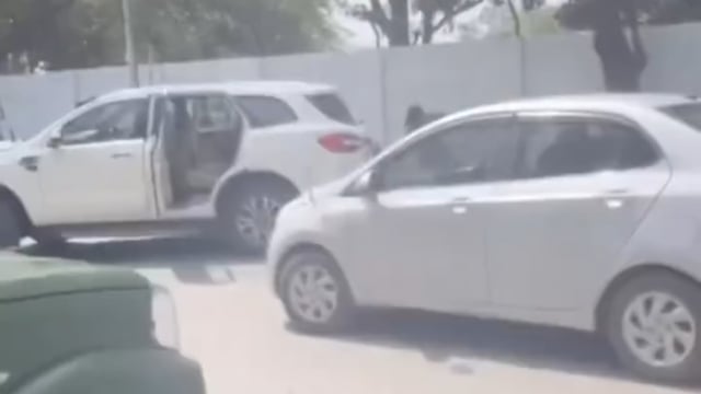 ▶️......मेरठ कैंट में नोएंट्री में एसडीएम की गाड़ी घुसने के बाद फौजियों ने की एसडीएम के साथ मारपीट* -सूत्र