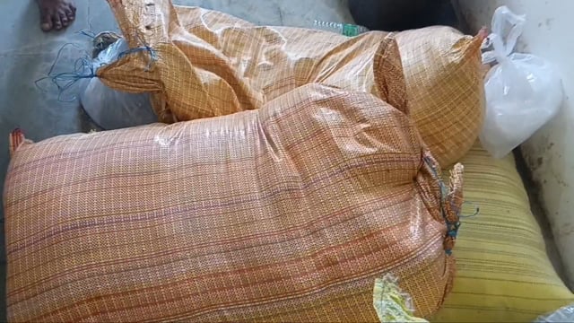 200 लीटर महुआ शराब के साथ बाइक सवार दो युवक गिरफ्तार