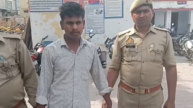 अवैध तमंचा व कारतूस के साथ आरोपी गिरफ्तार

शाहजहांपुर, में अवैध शस्त्रों के खिलाफ चलाए जा रहे अभियान के तहत थाना सदर बाजार पुलिस को बड़ी सफलता मिली है। पुलिस ने एक आरोपी को गिरफ्तार कर उसके कब्जे से 315 बोर का अवैध तमंचा व दो जिंदा कारतूस बरामद किए हैं।