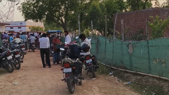 बाबागंज में बड़ा हादसा टला: रायगढ़ गैस एजेंसी के पास छप्पर में लगी भीषण आग, मची अफरा-तफरी#latest_news 