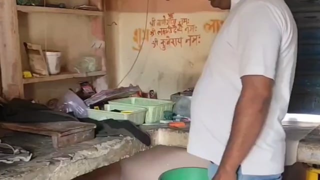 कोंच में देर रात चोरी, कैंटीन और गल्ला दुकान के ताले तोड़कर नकदी व सामान पारकोंच में देर रात चोरी, कैंटीन और गल्ला दुकान