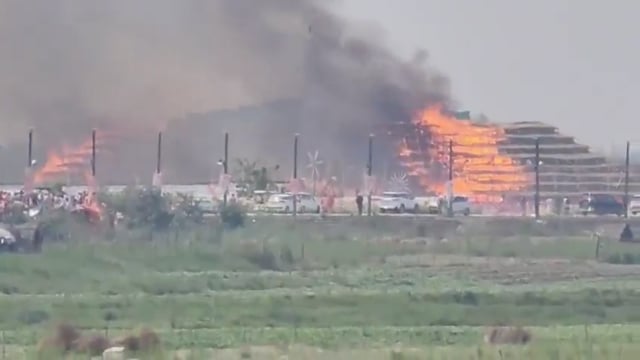 दुखद समाचार 

अयोध्या के राजघाट में हो रहे महायज्ञ में आग लगी। यहां 1251 हवन कुंड बने हुए थे। 

ज्यादातर जलकर राख हो गए हैं। 

आज हवन यज्ञ का अंतिम दिन था। 

UP सरकार के मंत्री और विधायक भी वहां मौजूद थे। 

आग लगने की वजह अभी स्पष्ट नहीं हुई है।