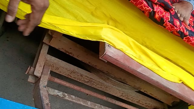 हनुमान गढ़ी मन्दिर में भगवान राम की झांकी का पूजन करते महेश सोनी अन्नत विक्रम सिंह शाम्भवी गुन्जन सिंह 