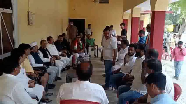 कसारा गांव में राजीव सिंह की चाची के निधन पर सांसद किशोरी लाल शर्मा श्रद्धांजलि देने गए बन्टी सिंह रामू सिंहश्यामू सिंह 