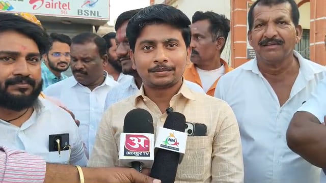 आ . पडळकर यांनी केलेल्या आरोपाच कार्यकर्त्यांनी केलं समर्थन 