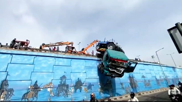 मथुरा में आधा दर्जन ट्रैक्टर पुलसे गिरने से बच्चे वीडियो हुआ सोशल मीडिया पर भारत