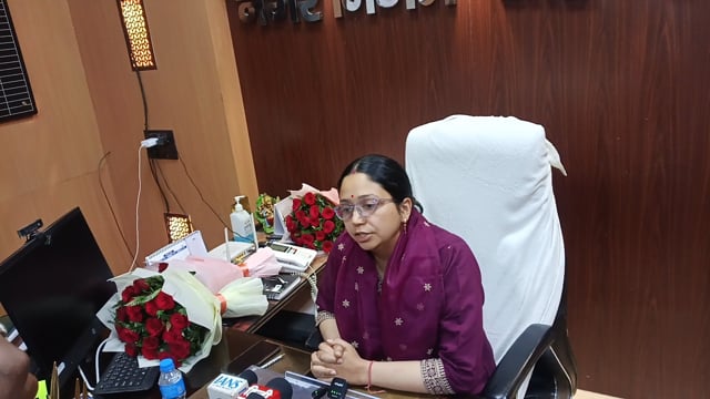 नगर आयुक्त सौम्या गुरु रानी शाहजहांपुर