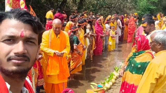 लालपुर में निवास बरनवाल की ओर से तीन दिवसीय अखंड राम धुन संकीर्तन को लेकर निकली 51 कलश शोभायात्रा