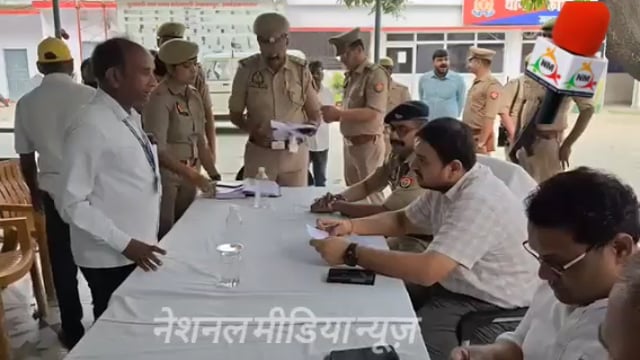 अंबेडकर नगर अकबरपुर कोतवाली में जिलाधिकारी और पुलिस अधीक्षक ने जनसुनवाई की। इस दौरान कोतवाली थाना क्षेत्र से जुड़े कई जमीनी विवाद और आपसी झगड़ों के मामले सामने आए। डीएम ने कोतवाली पुलिस को त्वरित जांच और निष्पक्ष कार्रवाई के निर्देश दिए।
