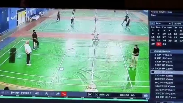 बैडमिंटन खेलते हुए मौत

यूपी के महोबा में सुधीर गुप्ता बैडमिंटन खेल रहे थे, तभी अचानक गिर पड़े और मौत हो गई

वीडियो