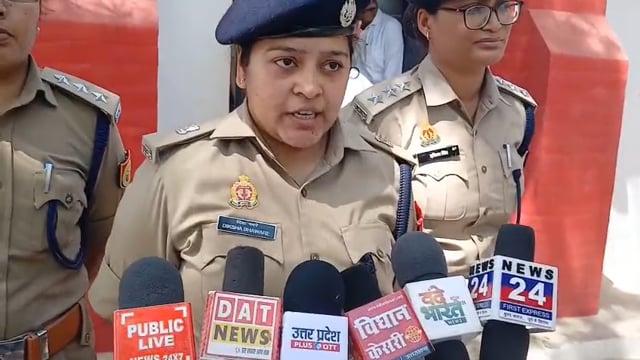 शाहजहांपुर। महिला सशक्तिकरण को बढ़ावा देने के उद्देश्य से मिशन शक्ति के अंतर्गत ‘नारी पहल’ कार्यक्रम का शुभारंभ पुलिस लाइन में किया गया। कार्यक्रम में अधिकारियों व प्रतिभागियों ने उत्साहपूर्वक भाग लेते हुए महिलाओं की सुरक्षा, सम्मान और आत्मनिर्भरता के प्रति अपने संकल्प को दोहराया।