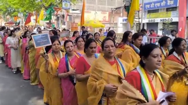 24 वें तीर्थंकर भगवान महावीर जयंती पर गिरिडीह में भव्य शोभा यात्रा, गूंजे 'जय महावीर ' के जयकारे