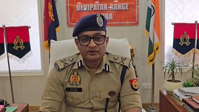 ▶️......UP CM पर अशोभनीय टिप्पणी करने वाला मो० शालिम हुआ गिरफ्तार!!
UP STF ने मो० शालिम को किया गिरफ्तार!!
आईजी देवी पाटन रेंज अमित पाठक की बाइट!!