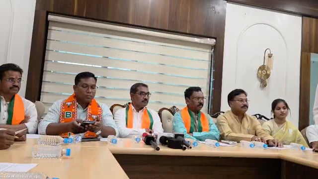 कॉग्रेस नेते विजय वड्डेटिवार यांचे आरोप बिनबुडाचे पत्रकार  परिषदेत  भाजपा जिलाध्यक्ष प्रा.रमेश बारसागडे यांची माहीती