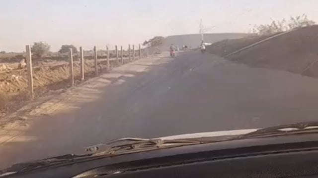 ▶️.....टोल देने के बाद भी गढ्ढे मे चलना को मजबूर जनता :-
सतना
सतना से मैहर के बीच राष्ट्रीय राजमार्ग का निर्माण हुआ  जिसमें टोल लगा हुआ है उसके बाद भी जिगनाहट के पास की रोड अतिशय खराब है।