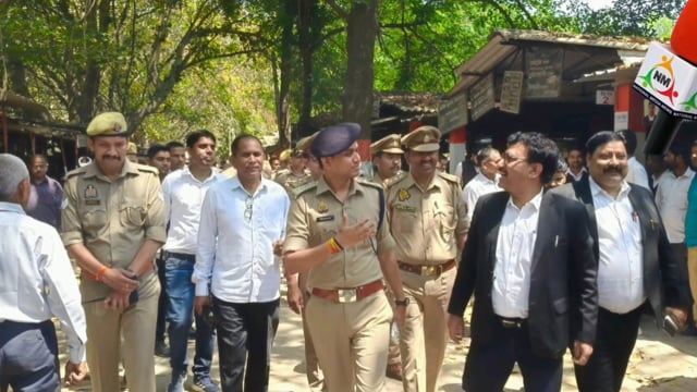 ब्रेकिंग 
अम्बेडकर नगर 
कचेहरी को बम से उड़ानें की मिली धमकी की सूचना पर एलर्ट हुईं कोतवाली पुलिस।