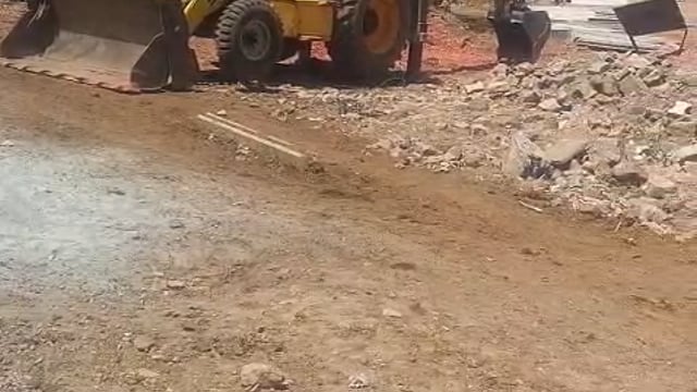 मथुरा कृष्णा पूरी में भूमाफिया द्वारा किया गया अभेद अतिक्रमण पर नगर निगम मथुरा का चला बुलडोजर 