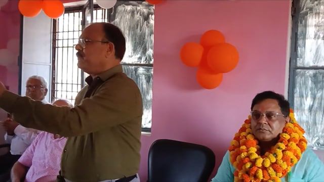 सीएचसी में कार्यरत चीफ़ फार्मासिस्ट आर एस पाठक एनम सुदामा को सीएमओ डॉ अंशुमानसिंहने स्वास्थ्य कर्मचारियों दी विदाई 