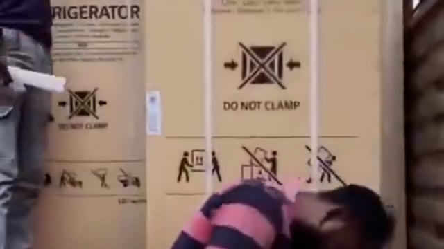 ▶️.....आदमी टूटता है, रोता है, फिर भी वही काम करता है क्योंकि उसके ऊपर पूरे परिवार का बोझ होता है।
*ये जो बोझ है ये परिवार से ज़्यादा वजनदार नहीं है।*
*Viral vedio*