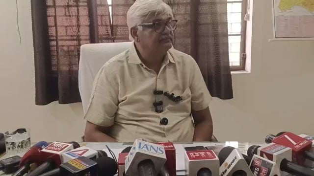 मंत्री ने पकड़ी जर्जर तार व चोरी का मामला तो अवर अभियंता हुए निलंबित कई को मिला चार्जशीट 