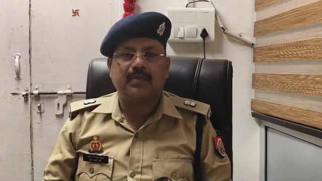 मानिकपुर पुलिस द्वारा हत्या का प्रयास के अभियोग से संबंधित7अभियुक्तों कोघटना में प्रयुक्त5अददलकड़ी के डंडे1कुल्हाड़ीअन्य,