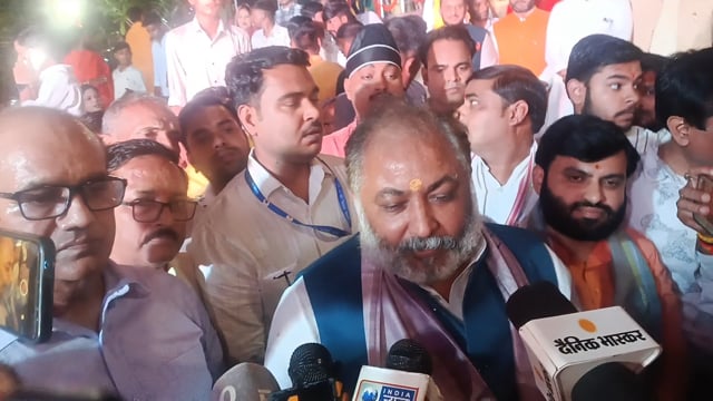 शाहजहांपुर हनुमत धाम दयाशंकर ने मीडिया कर्मियों से बात करी