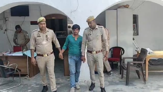 अल्हागंज पुलिस टीम ने एक अभियुक्त को एक अवैध तमन्चा 12 बोर और एक जिंदा कारतूस 12 बोर के साथ गिरफ्तार किया 