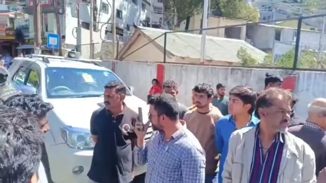 ▶️.....यूपी के जिला मिर्जापुर में BJP विधायक रत्नाकर मिश्रा ने 15 दिन पहले जिस पैंटून (पीपा) पुल का उदघाटन किया था, वो क्षतिग्रस्त हो गया। ये पुल हरसिंहपुर और विंध्याचल धाम को जोड़ता है*