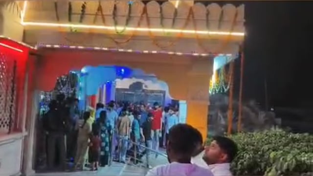 MANT-हनुमान जयंती पर झाड़ी वाले हनुमान मंदिर में उमड़ा आस्था का सैलाब, दर्शन को लगी भक्तों की लंबी कतारें”