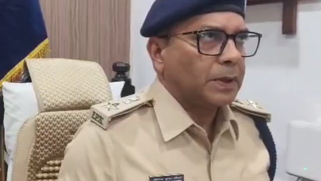 बगहा पुलिस का बड़ा धमाका: अंतरराष्ट्रीय साइबर ठगी गिरोह के 8 शातिर गिरफ्तार, थाईलैंड से जुड़े हैं तार।