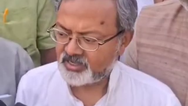 शराबबंदी नहीं, ये मौत का सिंडिकेट है!" मोतिहारी में बरसे जन सुराज प्रदेश अध्यक्ष; बोले- सत्ताधारी नेताओं और भ्रष्ट अफसरों की जेब भर रही है ज़हरीली शराब